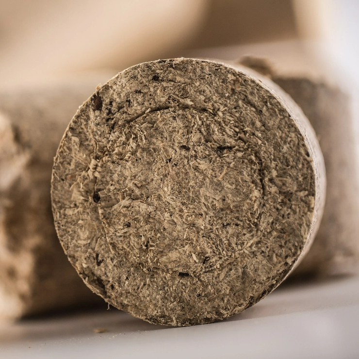 Bûches de bois compressé